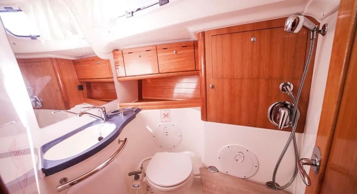 Czy na dźwigu jest toaleta? Oto co musisz wiedzieć o dostępności