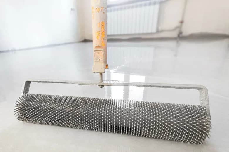 Ile kosztuje worek wylewki samopoziomującej? Sprawdź ceny i porady