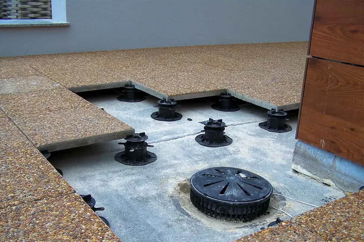 Jaka wylewka na taras? Kluczowe informacje o grubości i materiałach